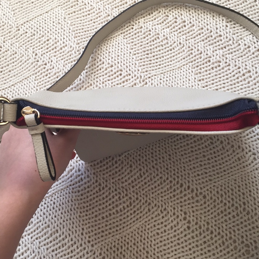 🔔🕊️LAST CHANCE NWOT Tommy Hilfiger Cream/Red/Blue Crossbody Purse - Picture 4 of 8